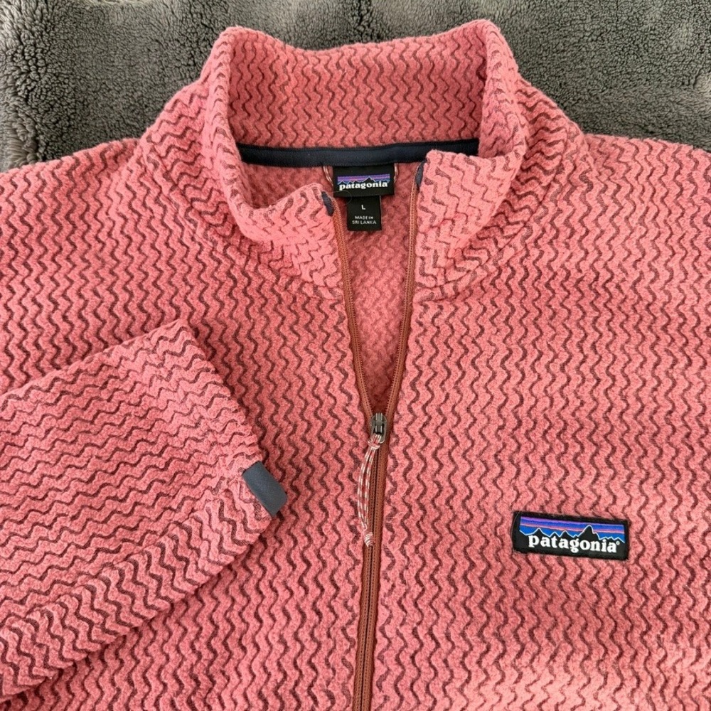 Patagonia Women's R1® Air Zip-Neck Fleece Pullover L Rosehip Half Zip Zig Zag